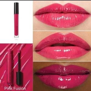 Mary Kay Unlimited Lip Gloss in Pink Fusion.